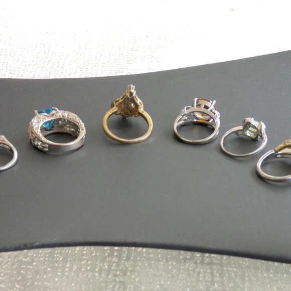 Group of Costume Jewelry Rings - Picture 10 of 11